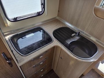 Bürstner BUT660 Luifel | Keuken | Omvormer | Toilet En Douche | Ruim Bed